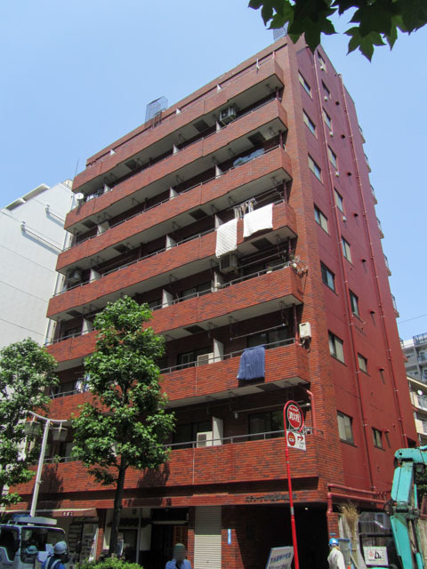 カテリーナ新宿御苑駅前